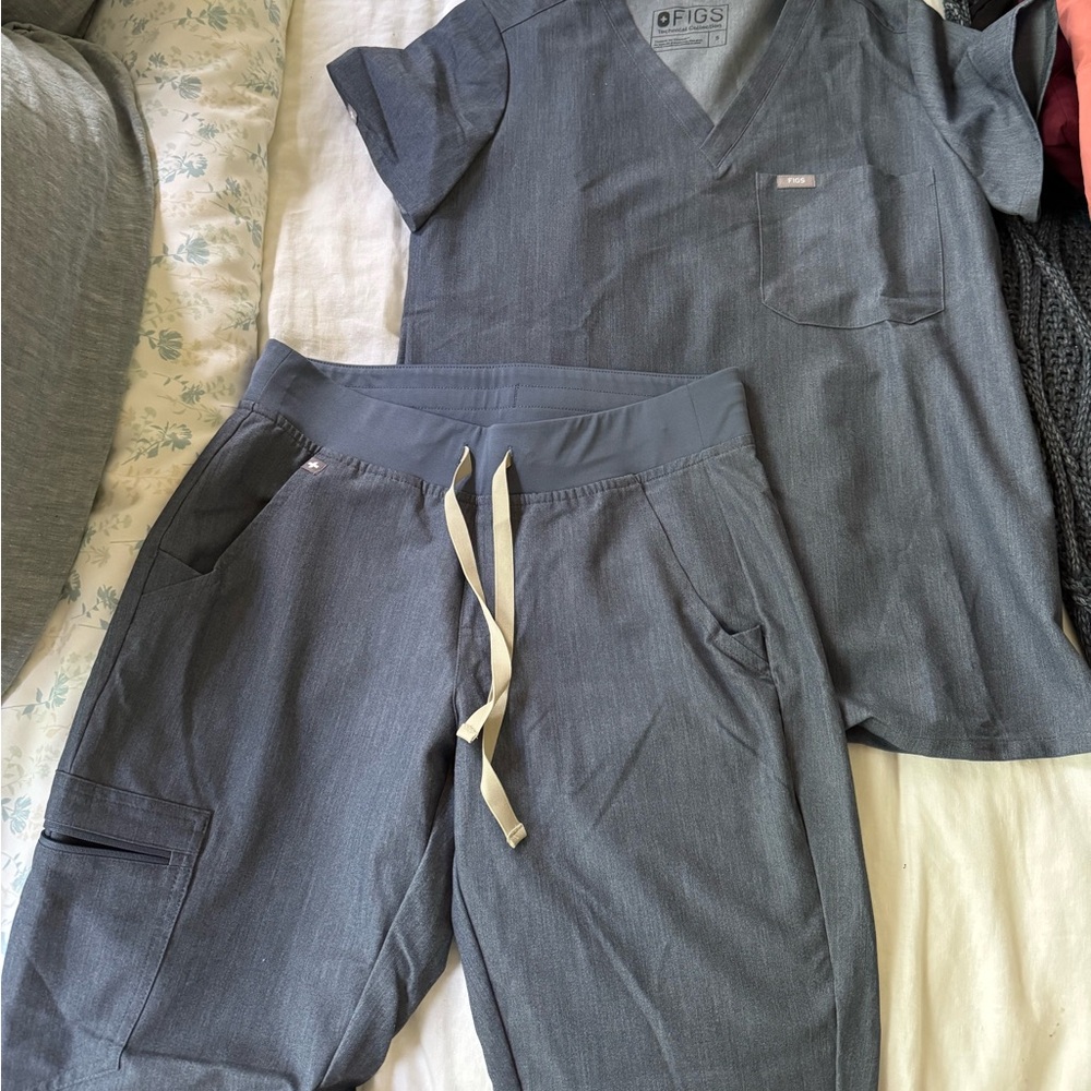 Heathered Denim Figs Scrub Set, XS Kade Cargo pant, S P Zamora Joggers, S Top